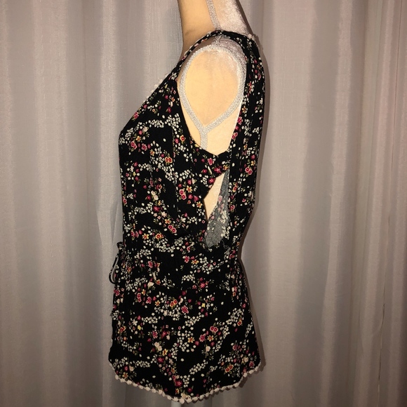 Cold Shoulder Top - Picture 4 of 9